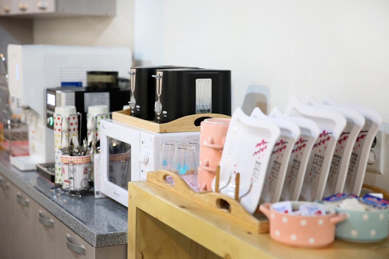 24 Guesthouse Yeosu Bagian luar foto