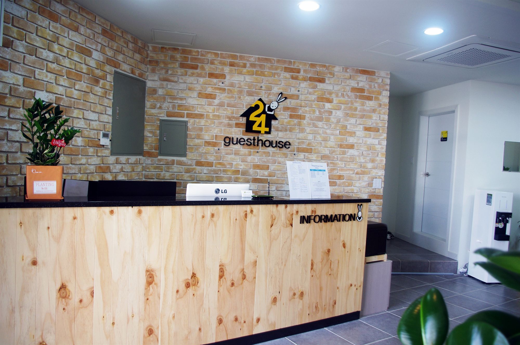 24 Guesthouse Yeosu Bagian luar foto