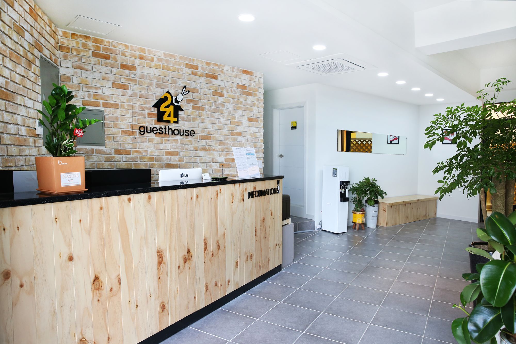 24 Guesthouse Yeosu Bagian luar foto